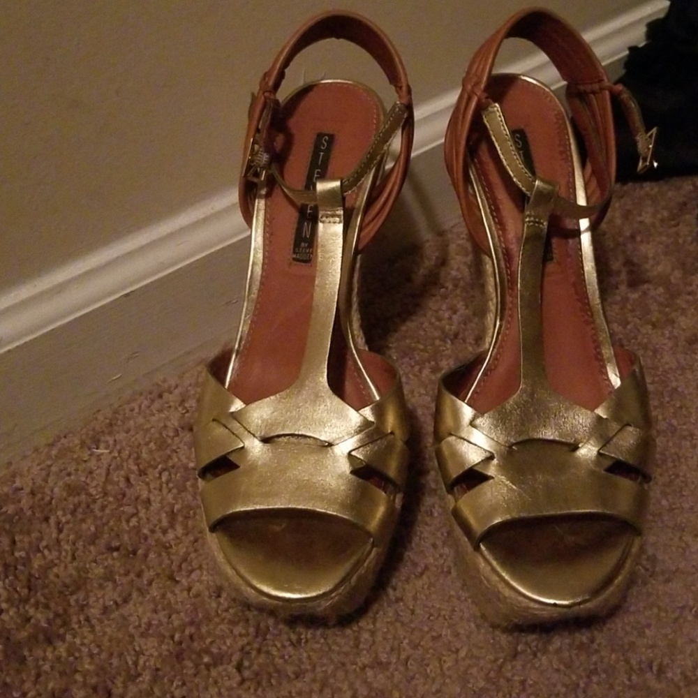 Gold wedges